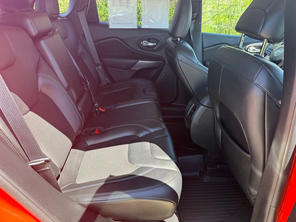 Used 2021 Jeep Cherokee Latitude Plus w/ Sun & Sound Group AWD/4WD image 15
