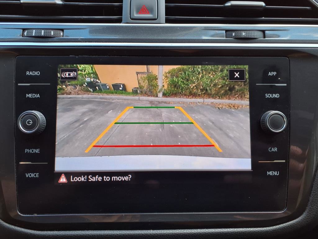 Used 2022 Volkswagen Tiguan SE w/ Panoramic Sunroof Package image 24