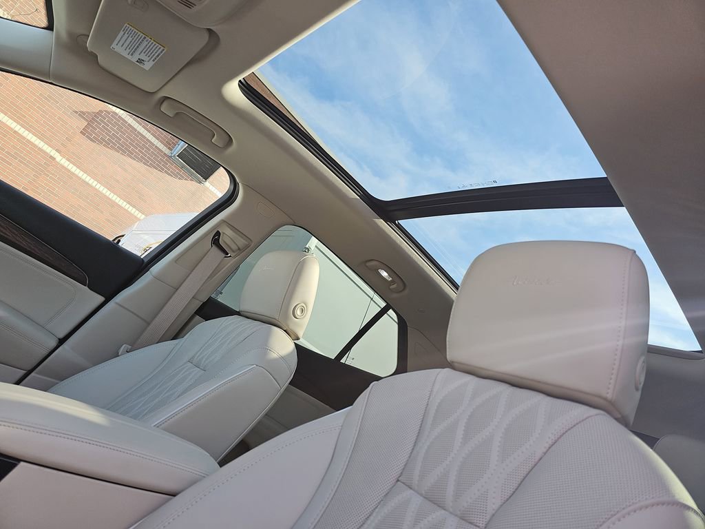Used 2023 Buick Envision Avenir image 29