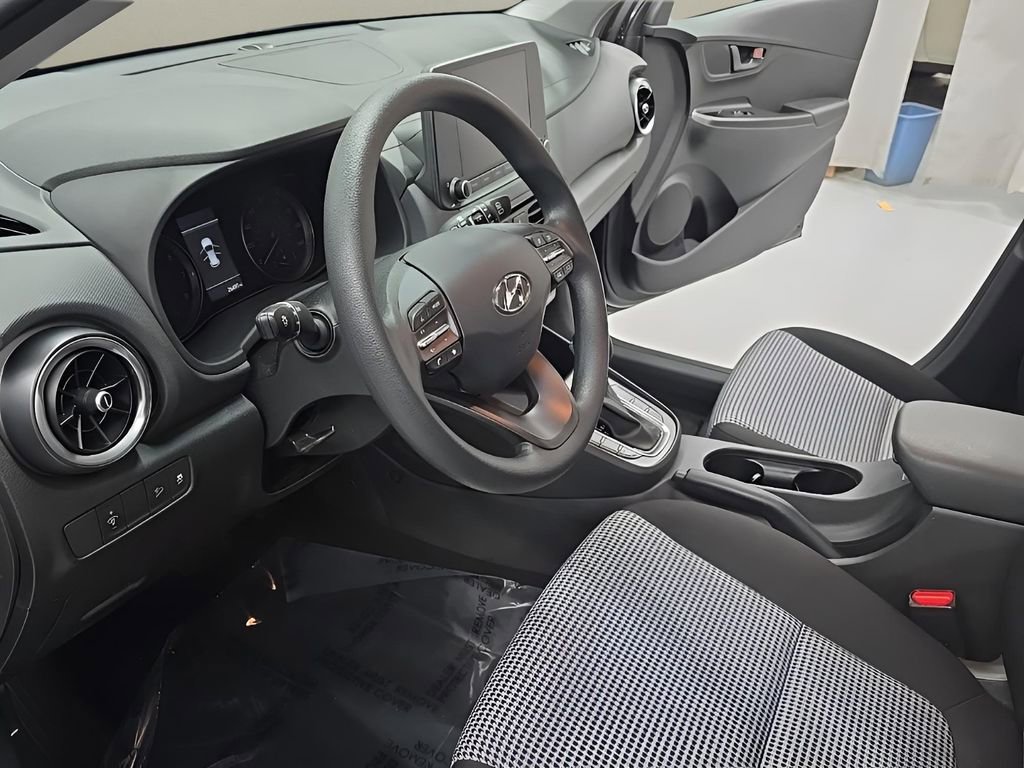 Certified 2022 Hyundai Kona SE w/ Cargo Package image 12
