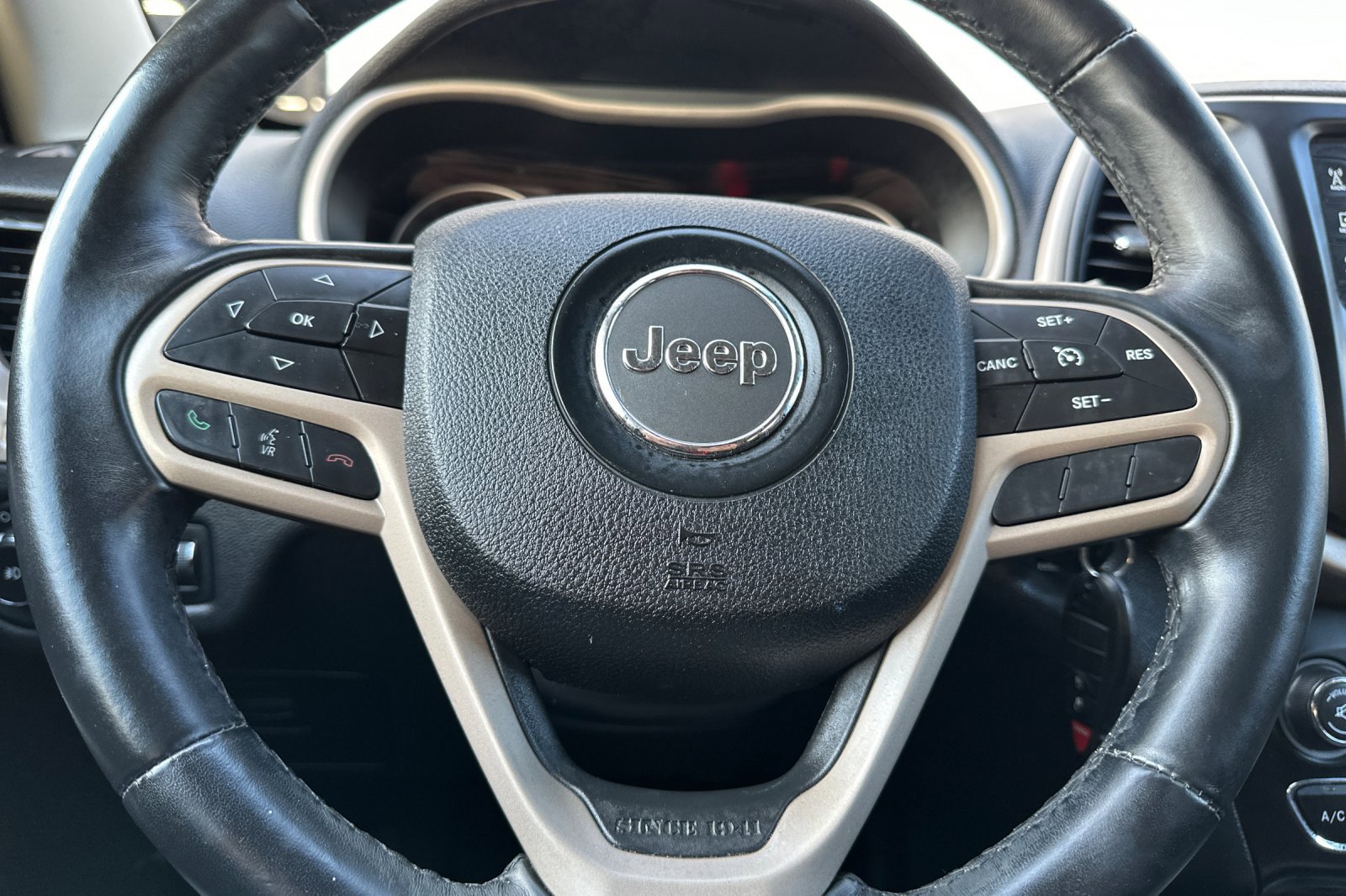 Used 2017 Jeep Cherokee Latitude image 34