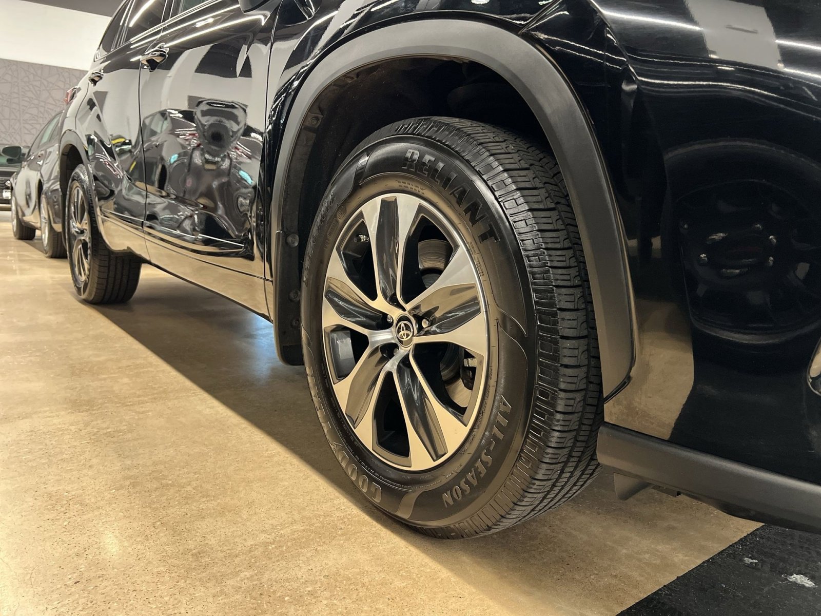 Used 2022 Toyota Highlander XLE image 8