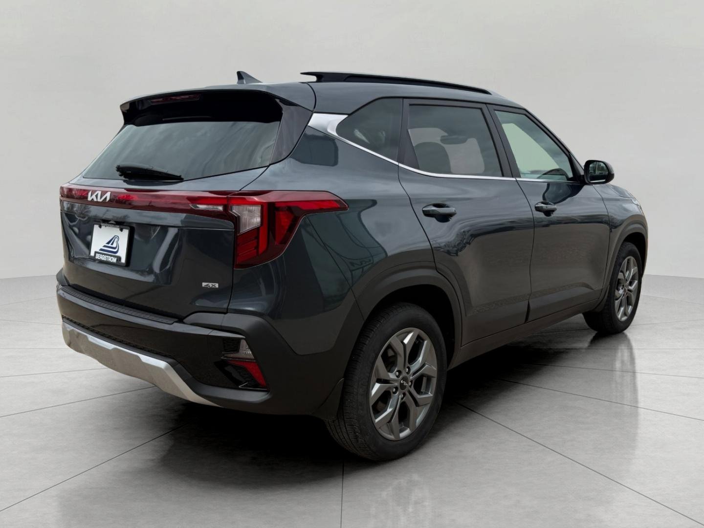 Used 2024 Kia Seltos S AWD/4WD image 13