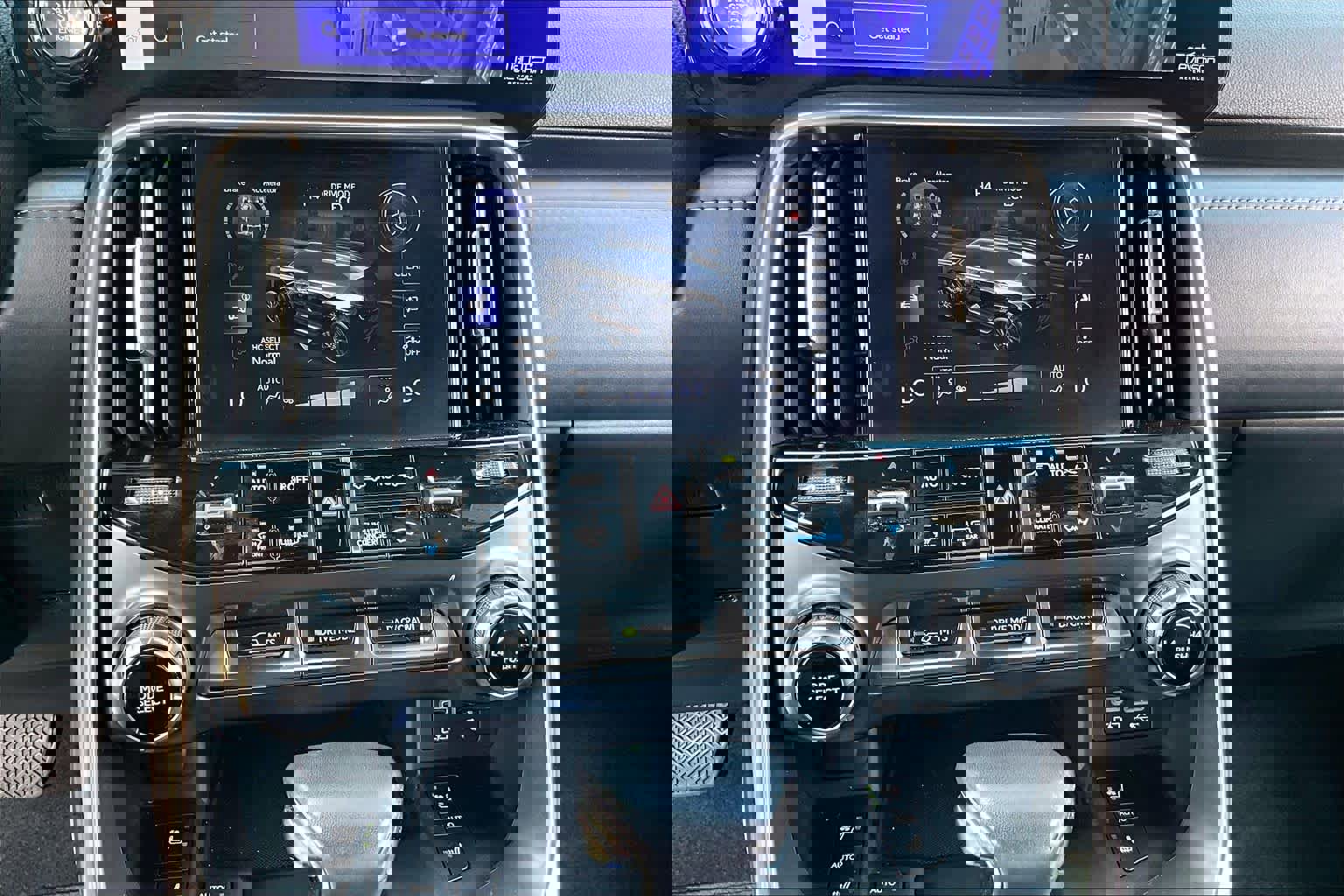 Used 2023 Lexus LX 600 4WD w/ Appearance Package image 32