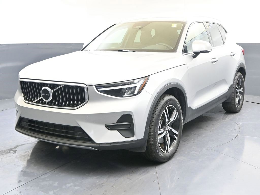Certified 2025 Volvo XC40 B5 Core