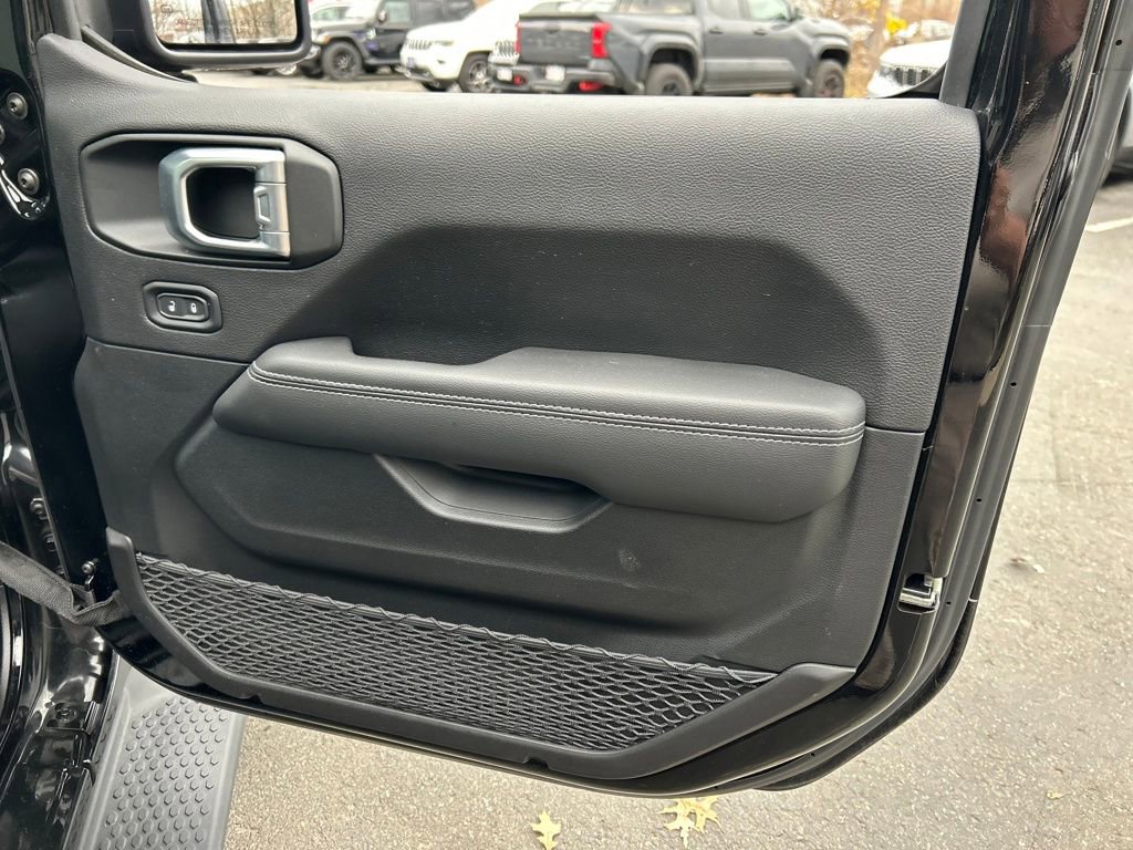 Used 2022 Jeep Wrangler Unlimited Sahara w/ Cold Weather Group image 34