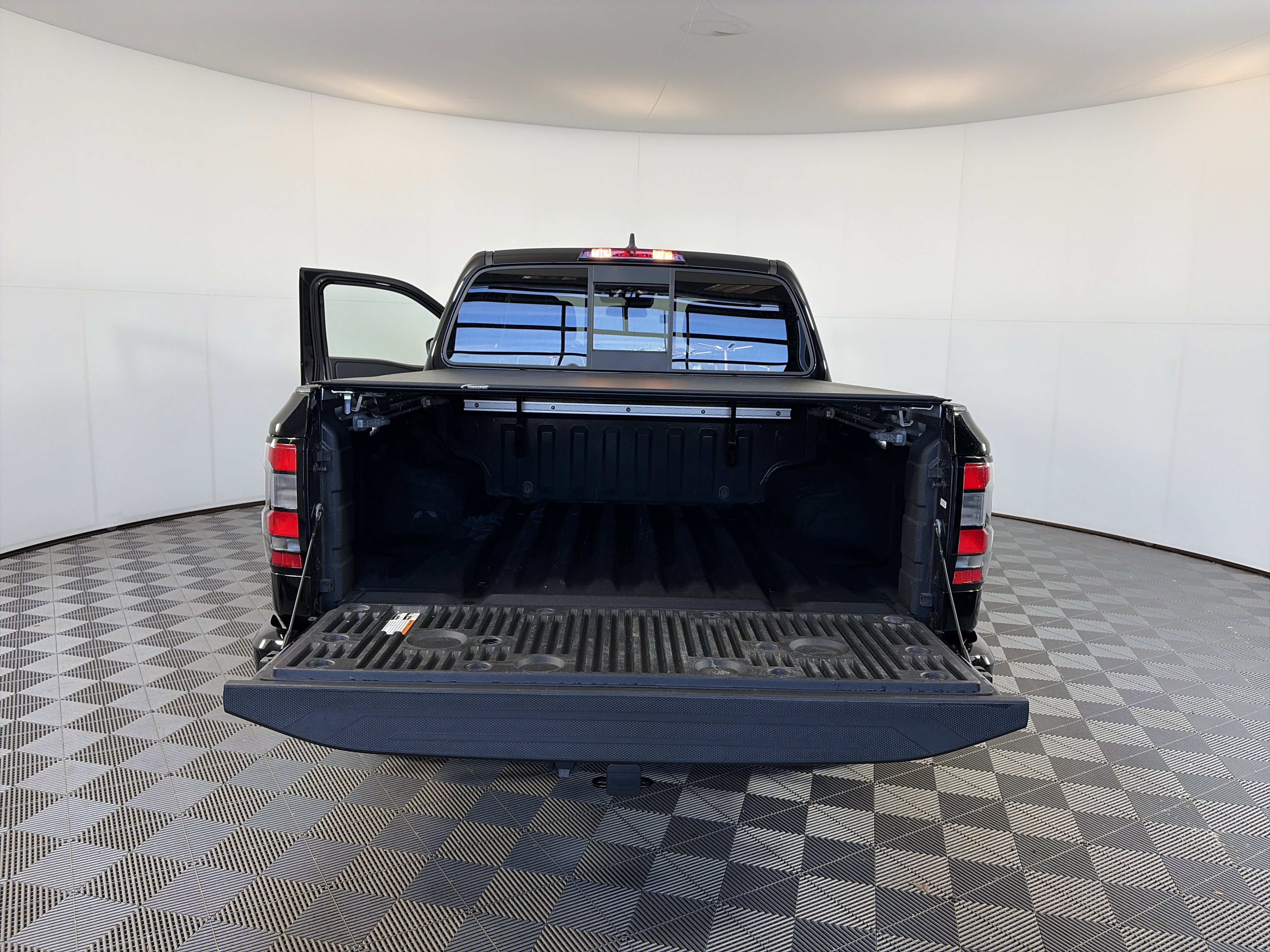 Used 2022 Nissan Frontier PRO-4X image 14