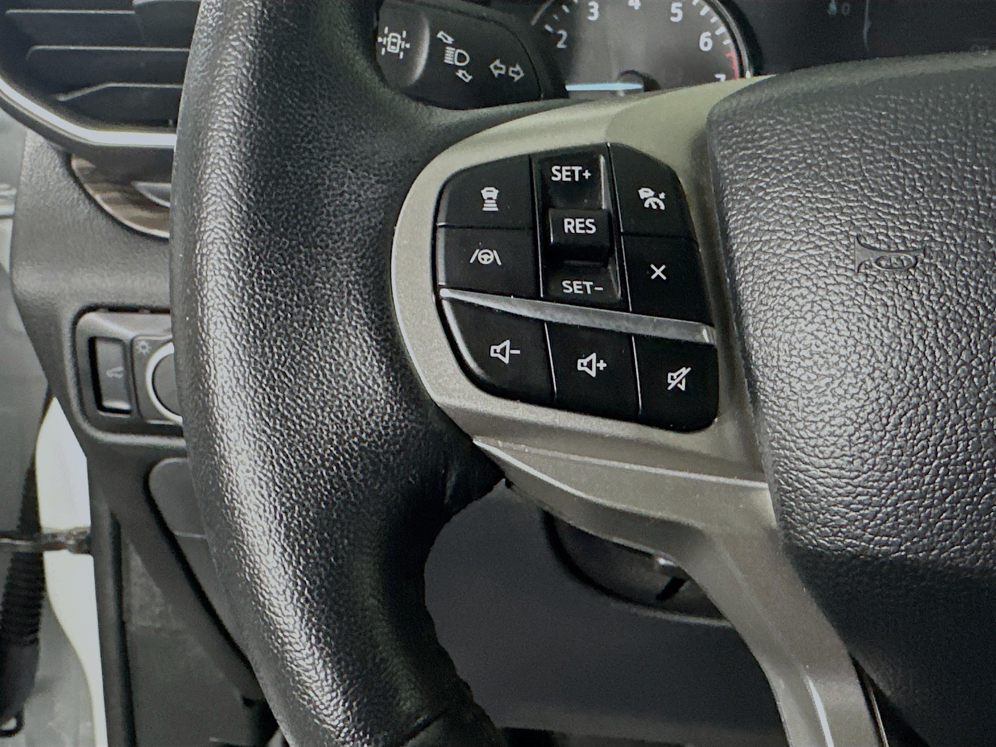 Used 2024 Ford Explorer Limited AWD/4WD image 16