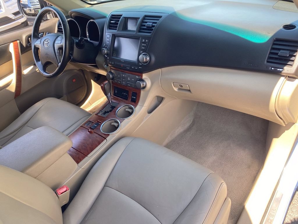 Used 2010 Toyota Highlander Limited FWD image 12