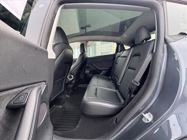 Used 2022 Tesla Model Y Long Range image 13