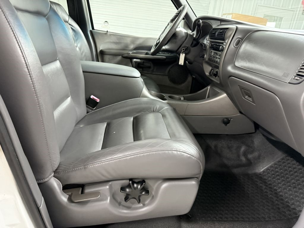 Used 2001 Ford Explorer Sport Trac 4x4 image 28