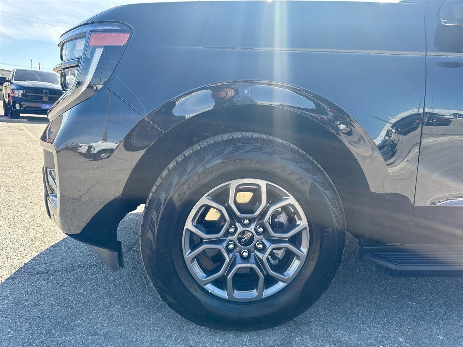 Certified 2025 Ford Expedition Active image 19