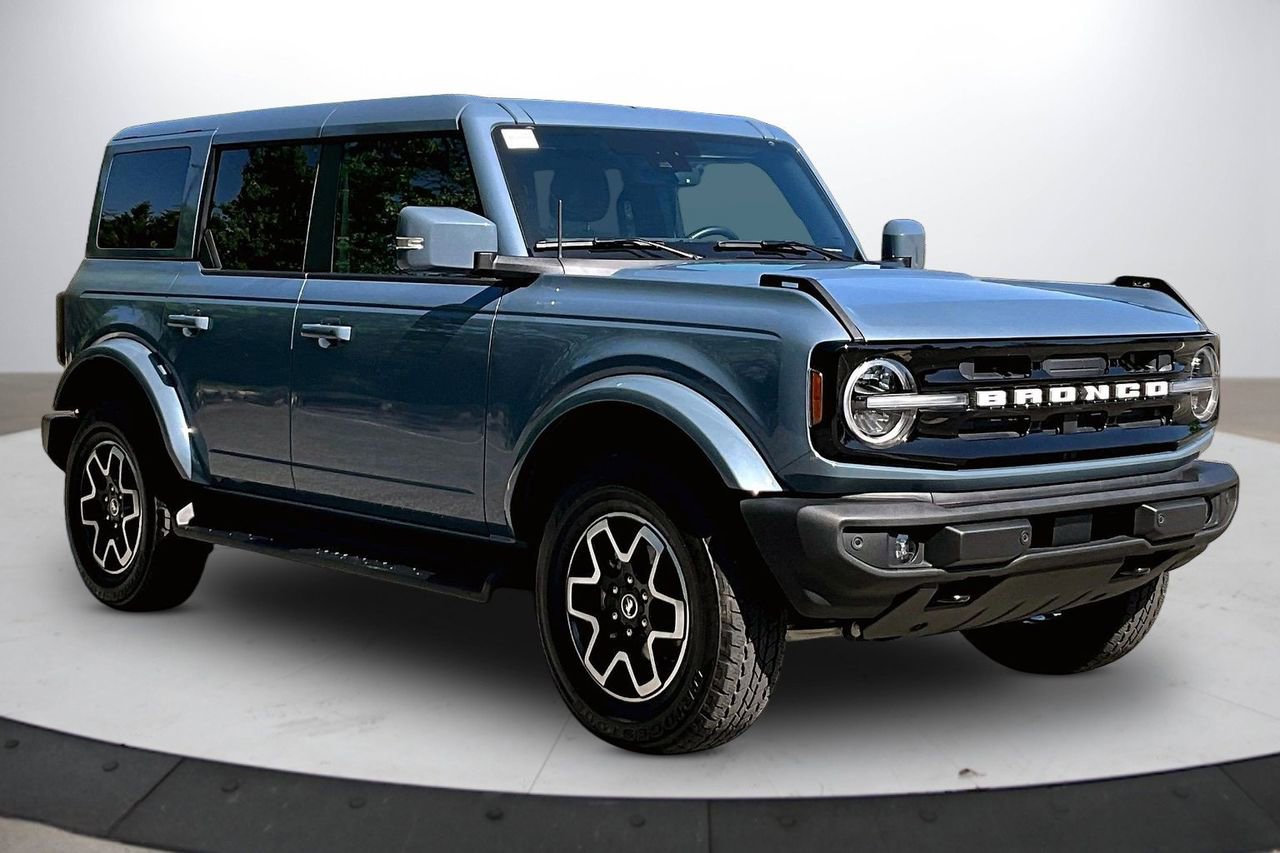 Used 2025 Ford Bronco Outer Banks AWD/4WD image 2