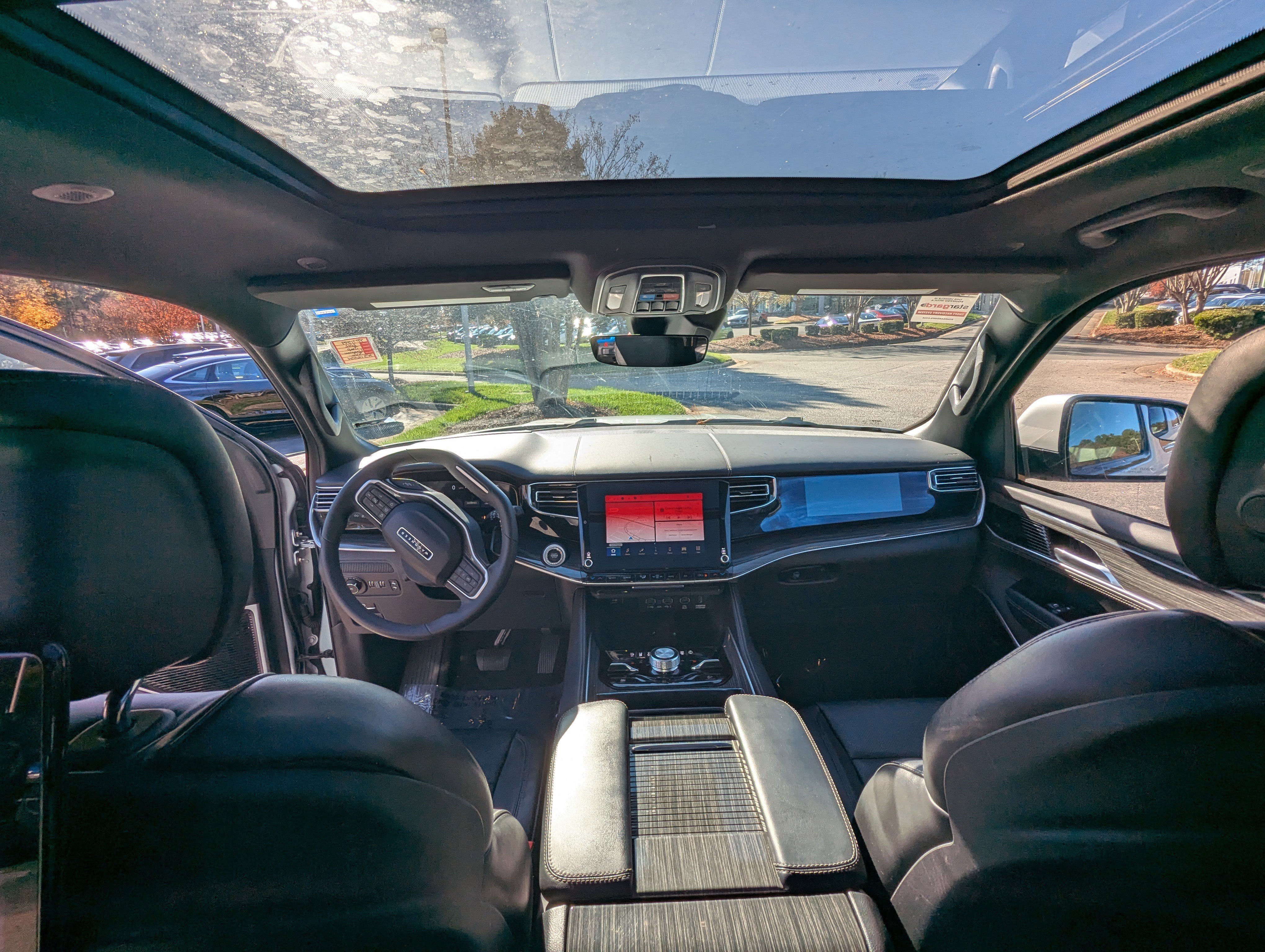 Used 2022 Jeep Wagoneer Series III w/ Premium Group I image 12