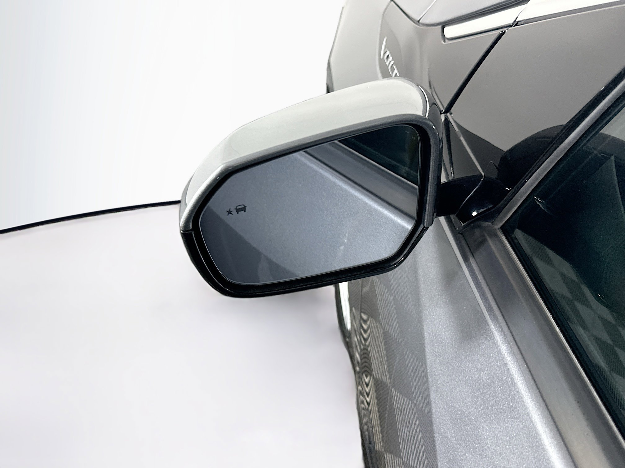 Used 2018 Chevrolet Volt Premier w/ Driver Confidence Package FWD image 16