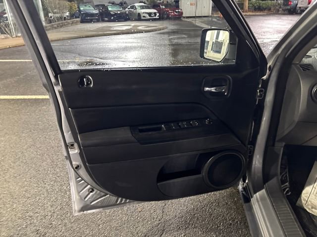 Used 2016 Jeep Patriot Sport w/ Power Value Group image 12