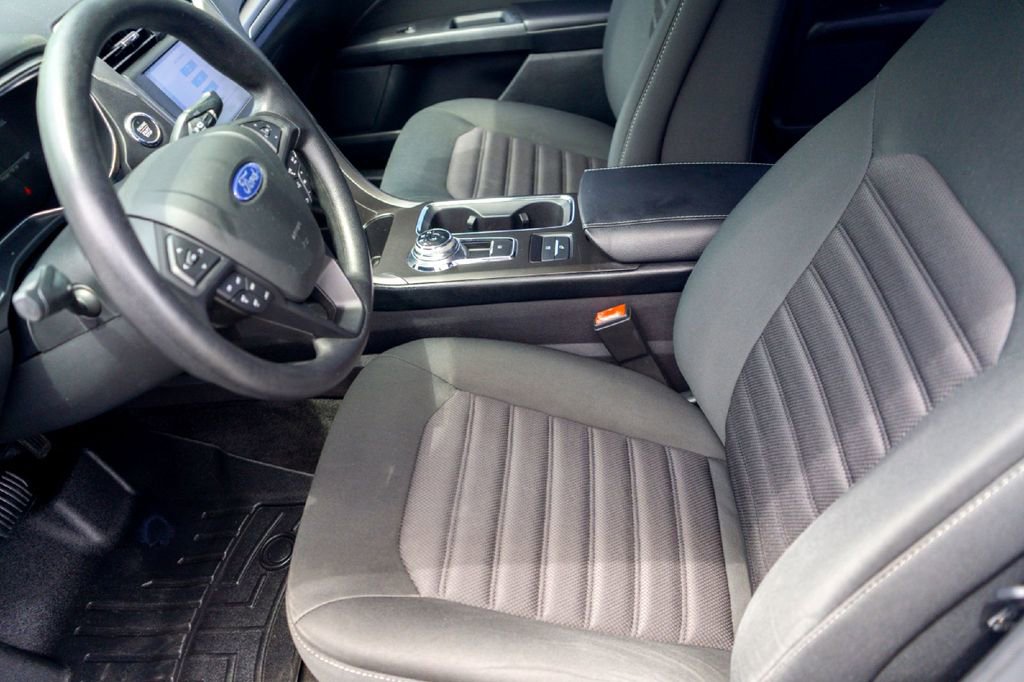 Used 2018 Ford Fusion SE FWD image 10