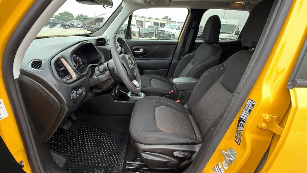 Used 2023 Jeep Renegade Latitude w/ Sun/Sound Group AWD/4WD image 13