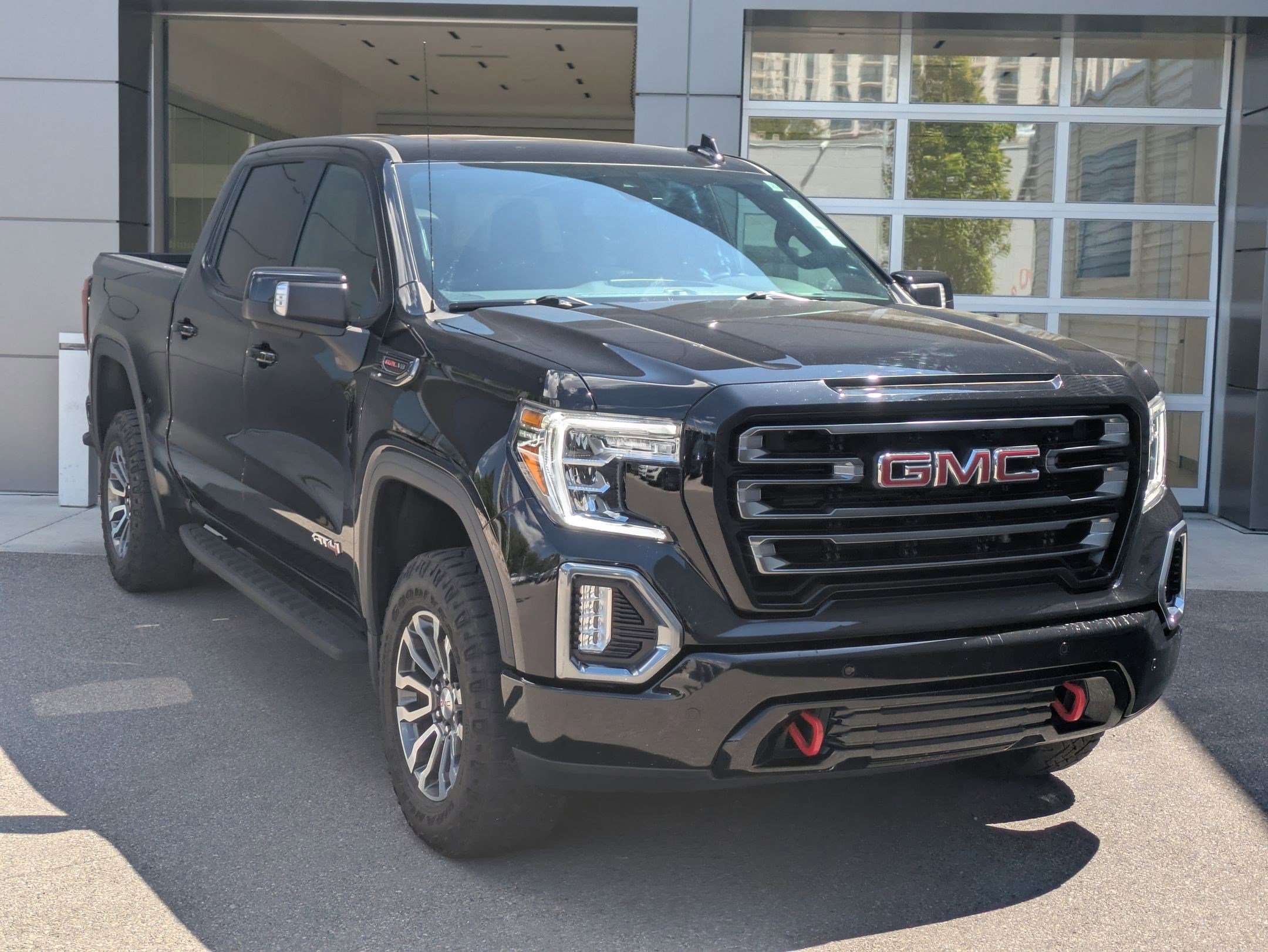 Used 2022 GMC Sierra 1500 AT4 w/ AT4 Premium Package AWD/4WD image 3