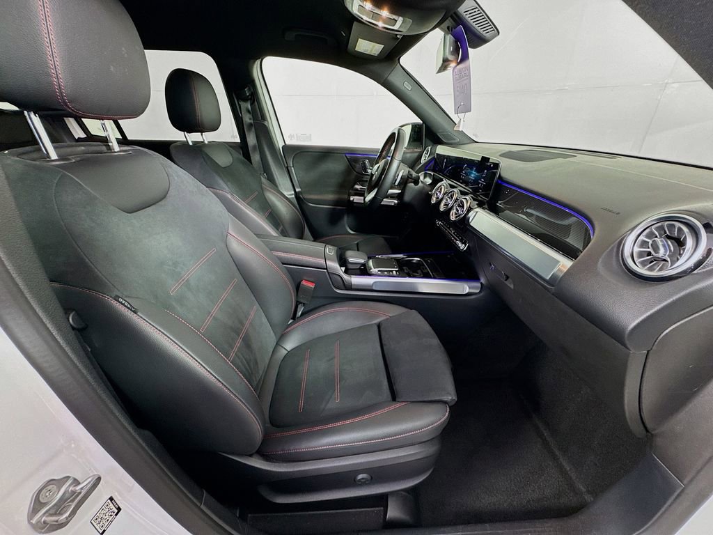 Used 2021 Mercedes-Benz GLB 250 image 33