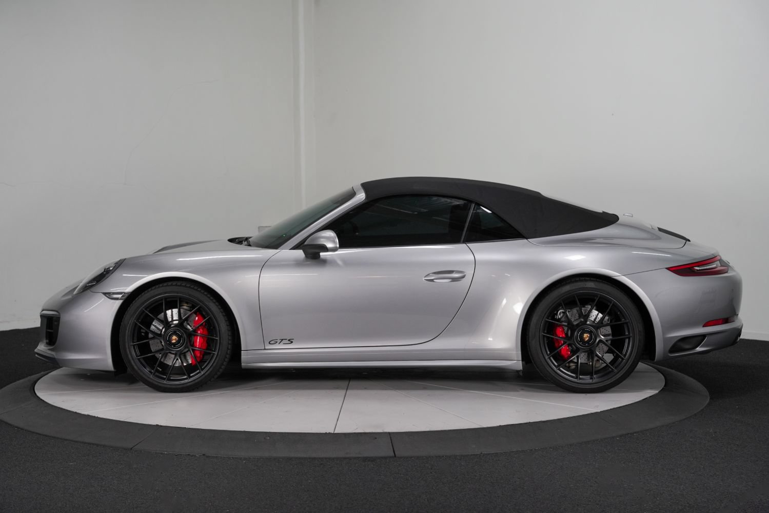 Used 2019 Porsche 911 Carrera GTS RWD image 3