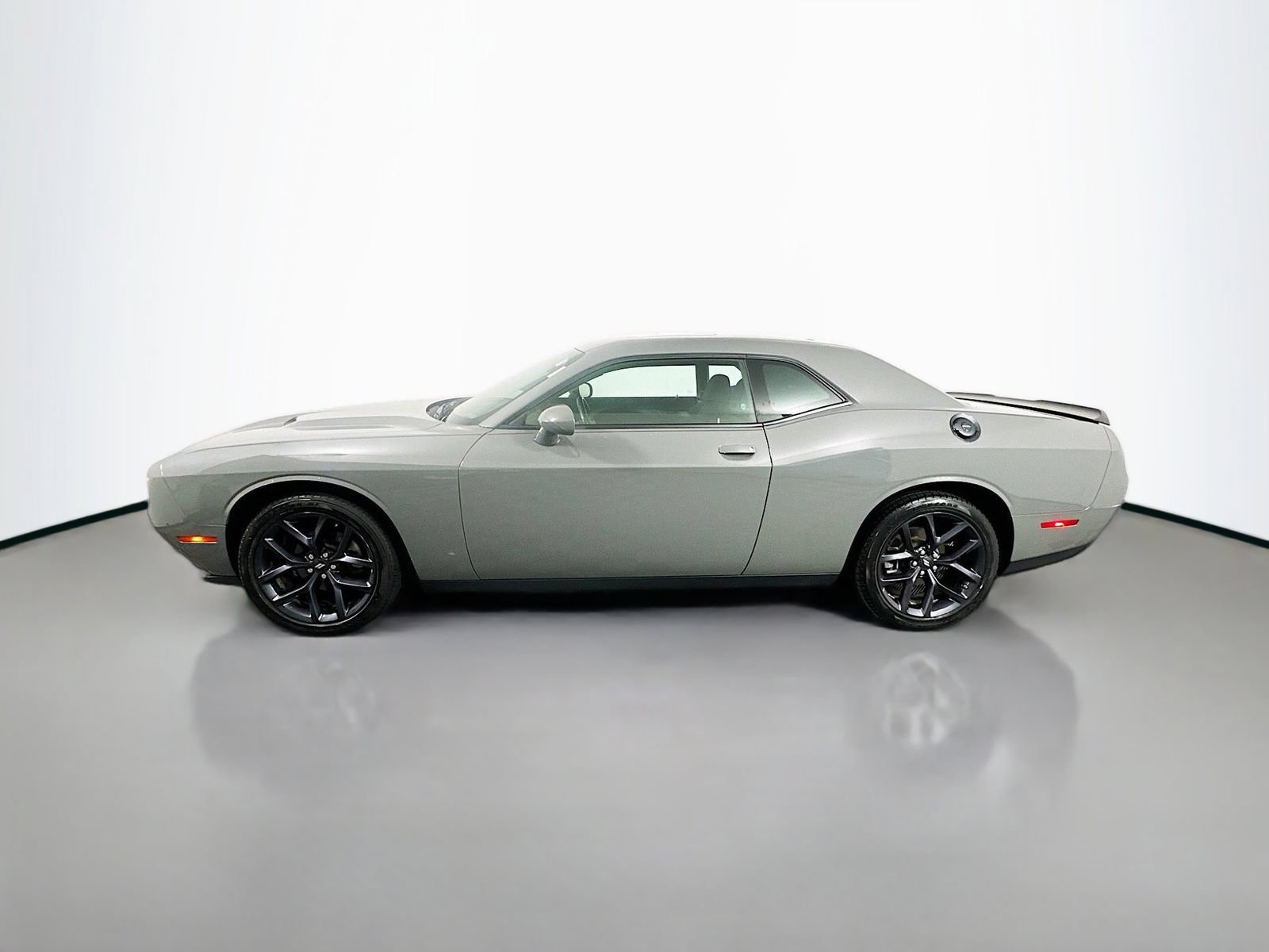 Used 2023 Dodge Challenger SXT w/ Blacktop Package RWD image 4