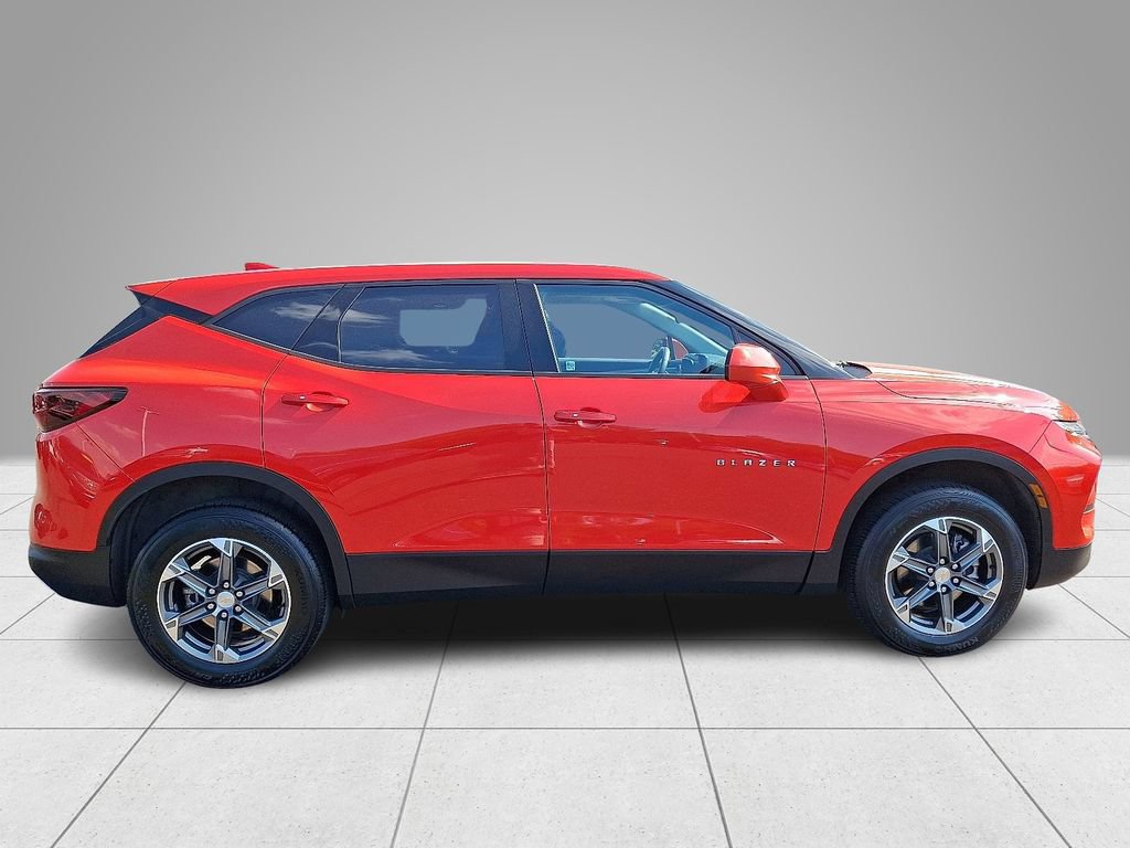 Used 2025 Chevrolet Blazer LT AWD/4WD image 9