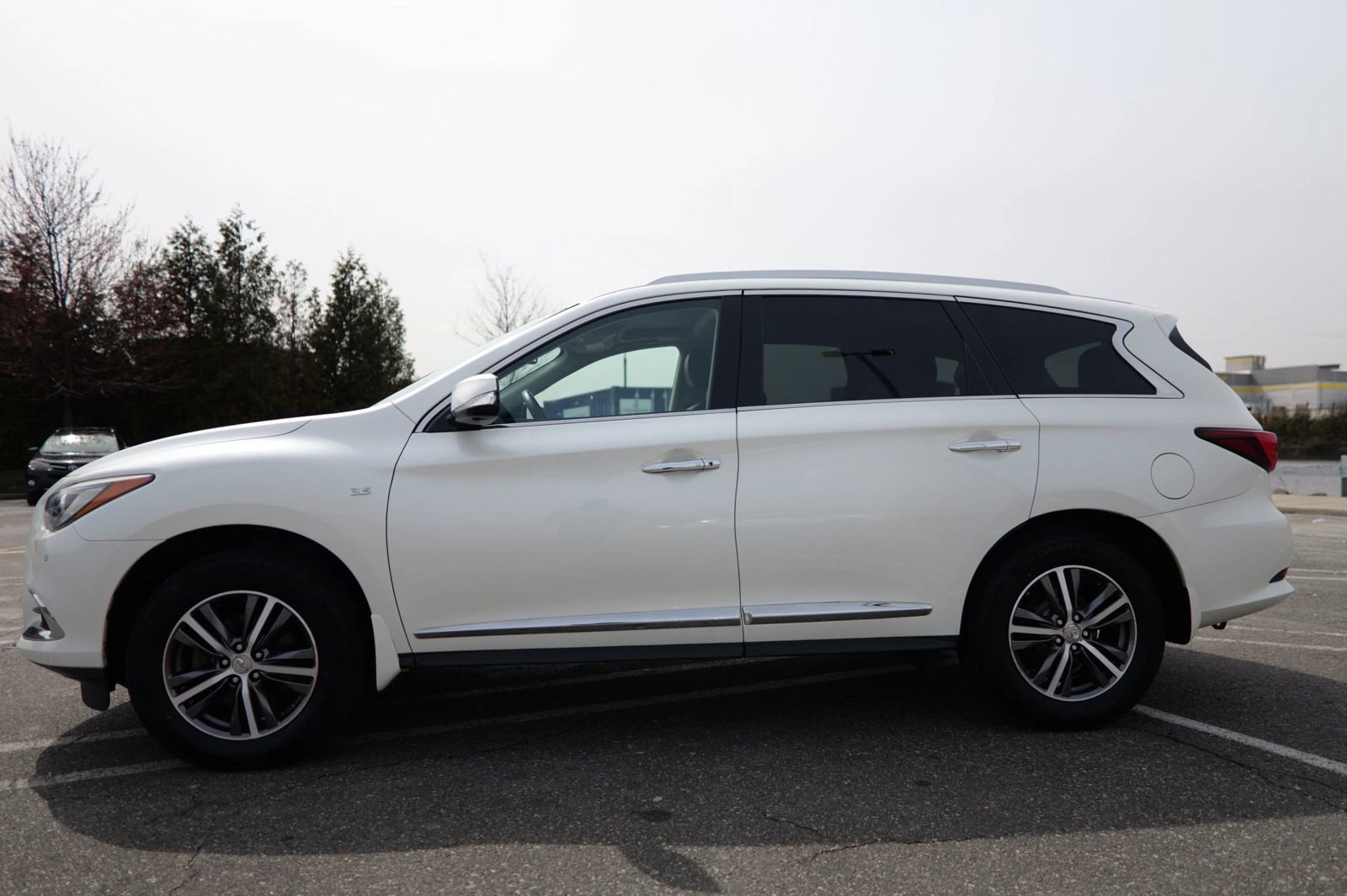 Used 2019 INFINITI QX60 Luxe w/ Essential Package image 6