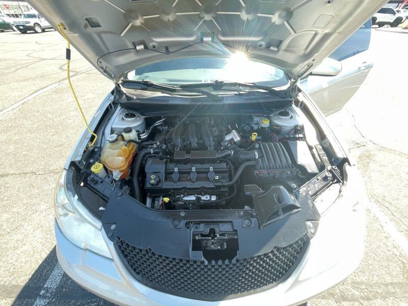 Used 2010 Chrysler Sebring Touring image 22