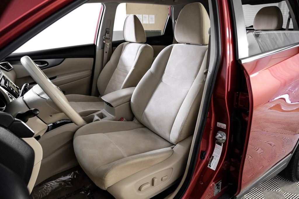 Used 2015 Nissan Rogue SV image 32
