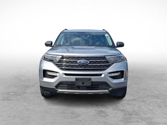 Used 2022 Ford Explorer XLT w/ Equipment Group 202A AWD/4WD image 2