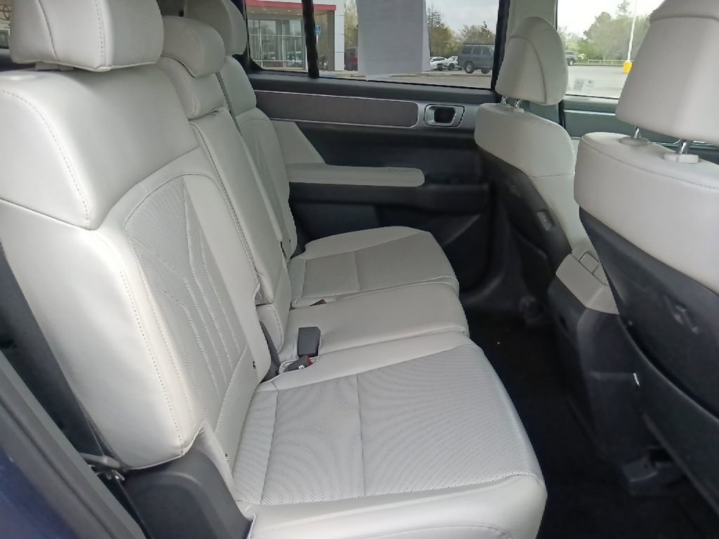 Used 2025 Hyundai Santa Fe SEL image 32
