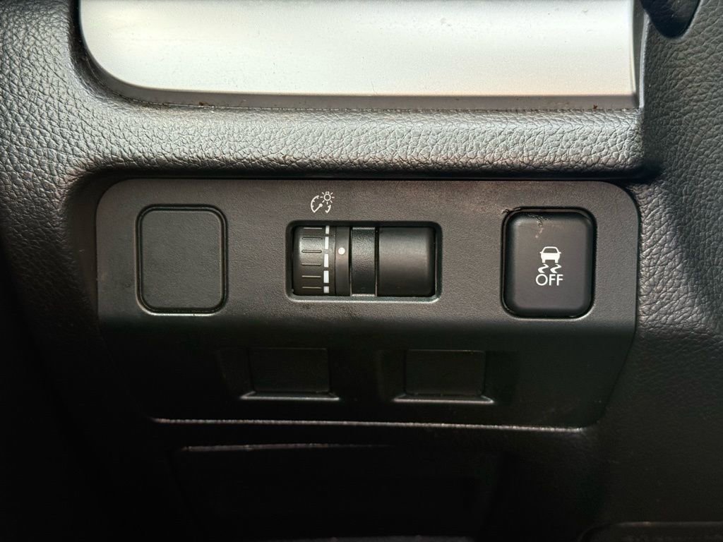 Used 2013 Subaru Crosstrek 2.0i Limited w/ Popular Pkg 2 image 9