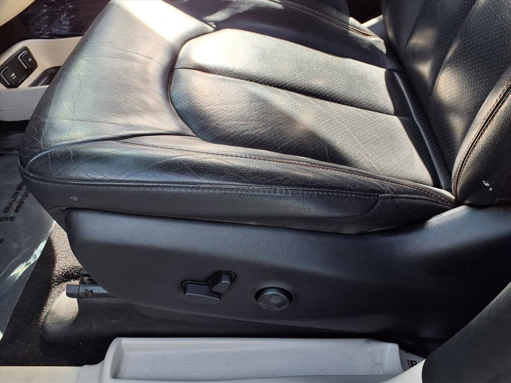 Used 2020 Chrysler Pacifica Touring-L image 14