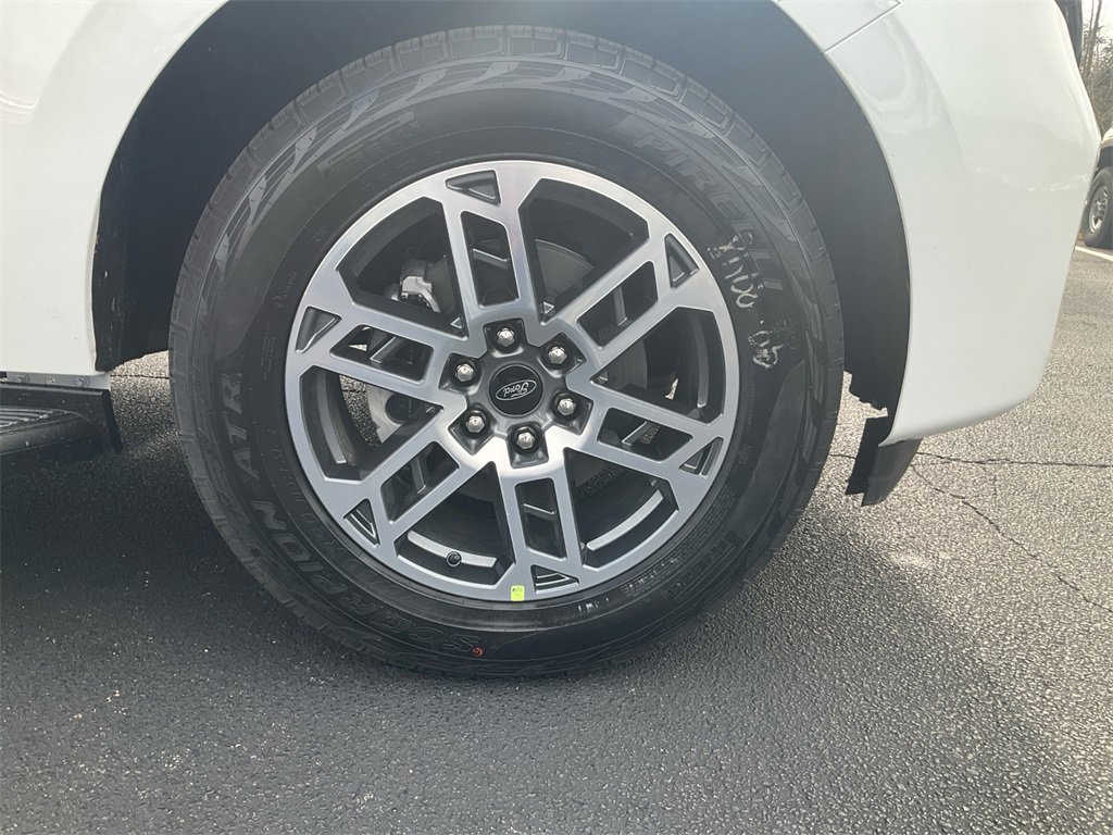 New 2026 Ford Expedition Active image 10