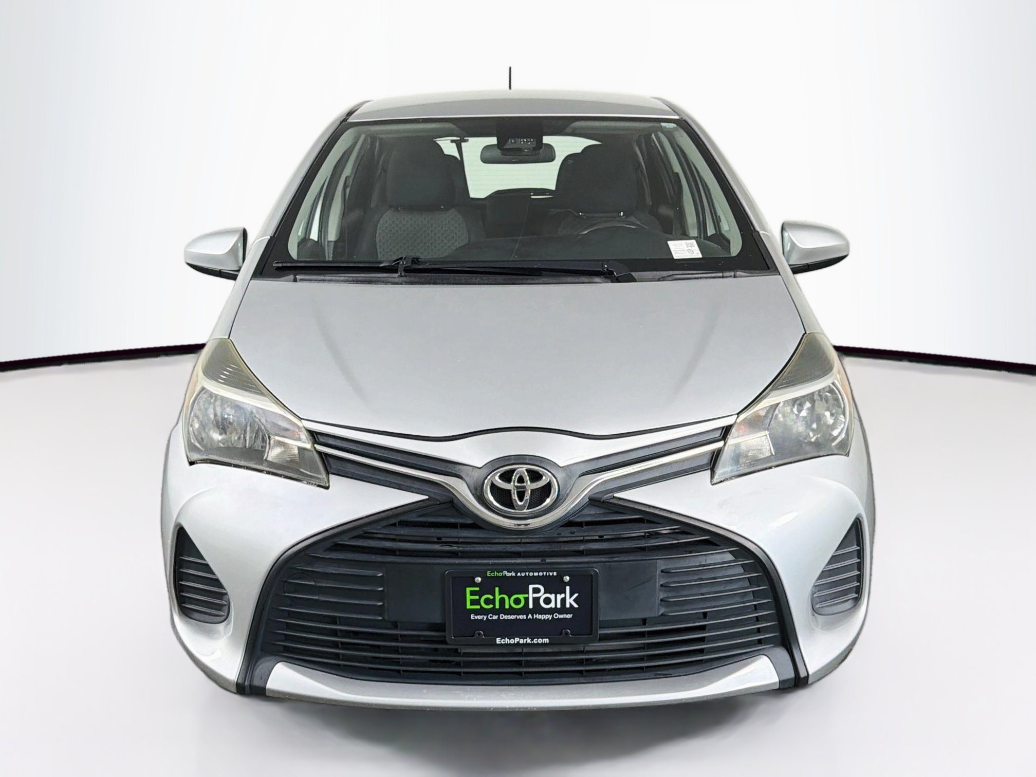 Used 2017 Toyota Yaris L w/ Carpet Mat Package FWD image 2