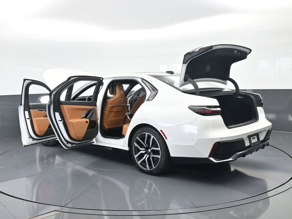 Used 2025 BMW 740i xDrive image 76