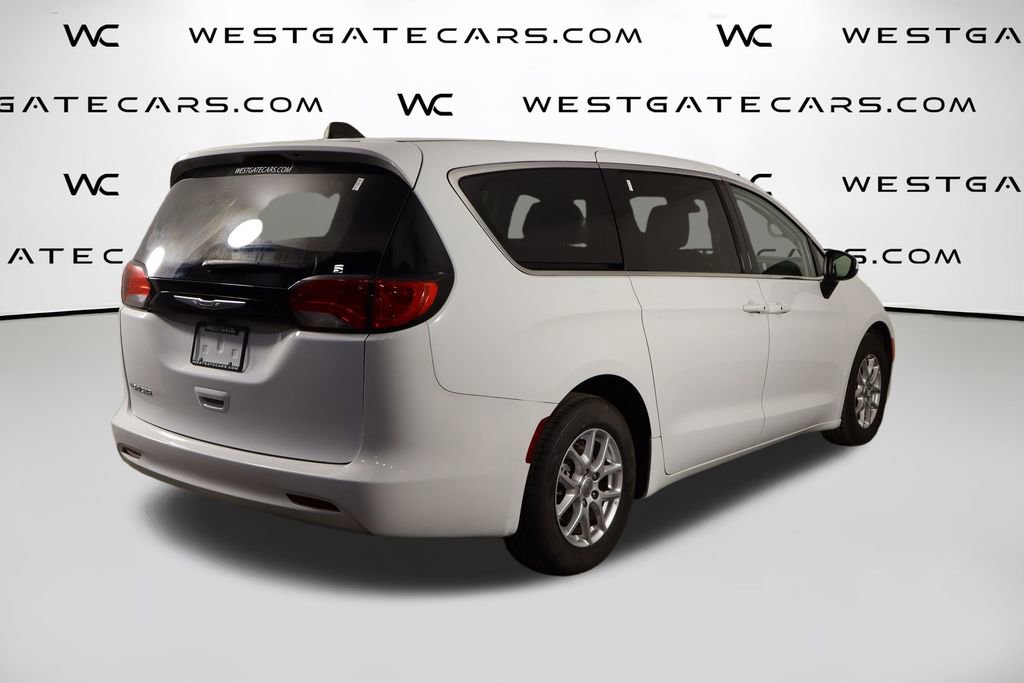 Used 2023 Chrysler Voyager LX FWD image 43