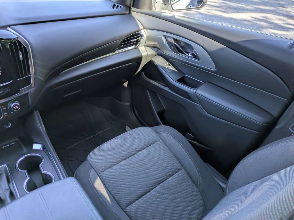 Used 2022 Chevrolet Traverse LT FWD image 18