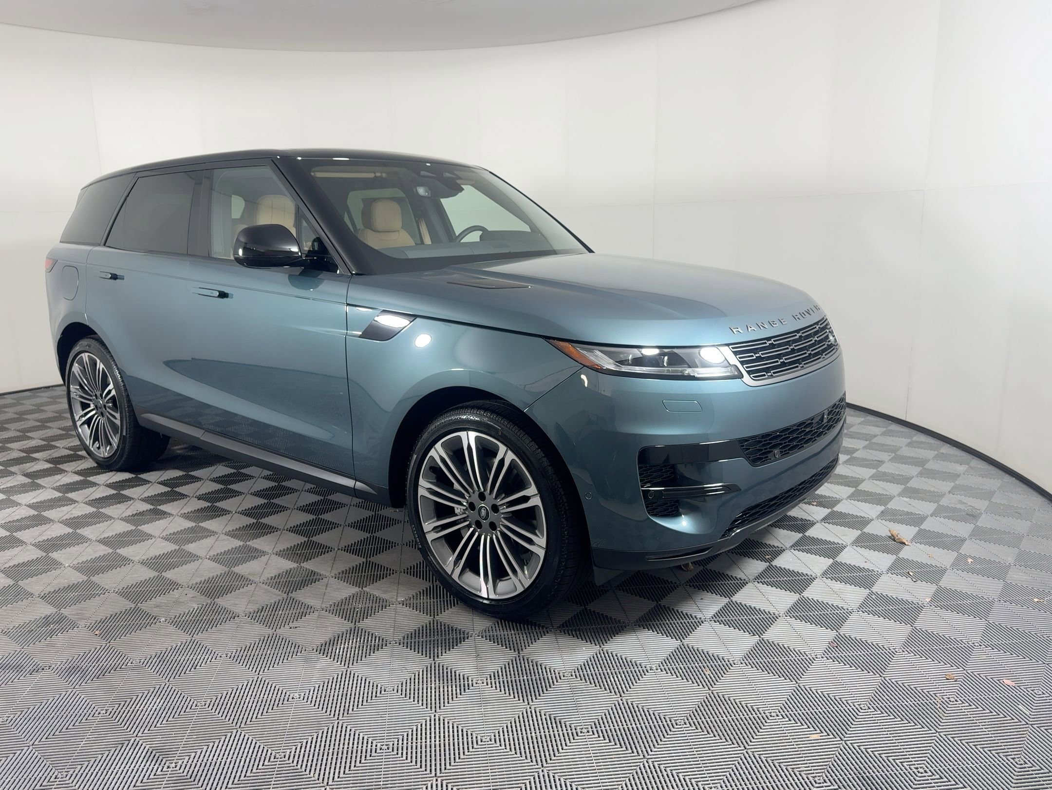 New 2025 Land Rover Range Rover Sport SE image 8