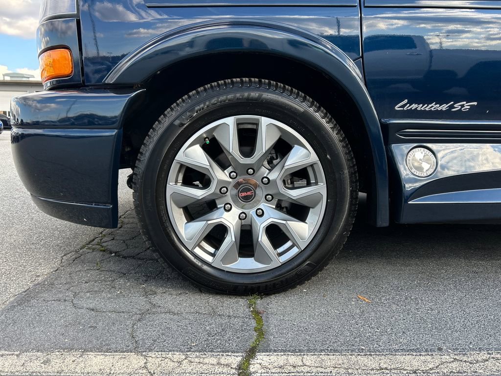 Used 2025 GMC Savana 2500 Extended w/ Driver Convenience Package image 22