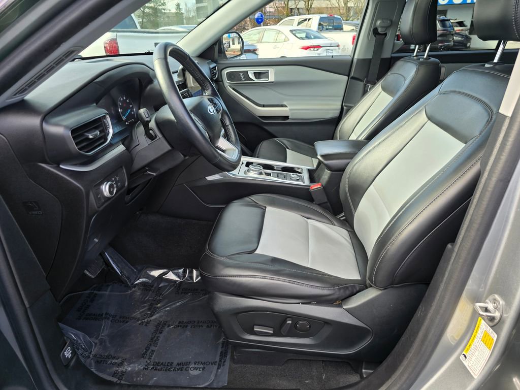 Used 2022 Ford Explorer XLT w/ Equipment Group 202A image 16