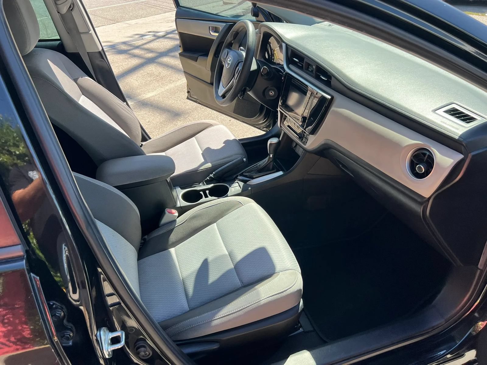 Used 2019 Toyota Corolla LE w/ Protection Package FWD image 7