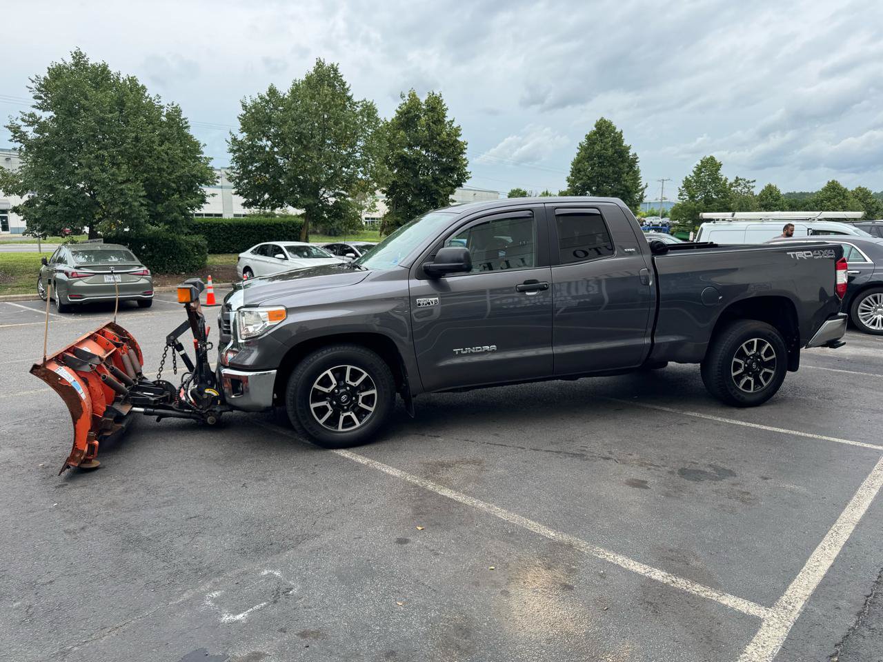 Used 2014 Toyota Tundra SR5 w/ TRD Off Road Package AWD/4WD image 8