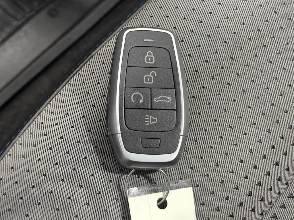 Used 2025 Chevrolet Trax LT image 12