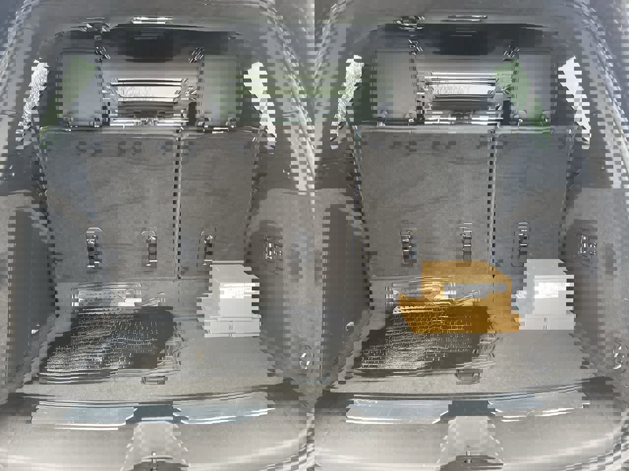 Used 2023 Cadillac Escalade V w/ LPO, ONYX Package image 17