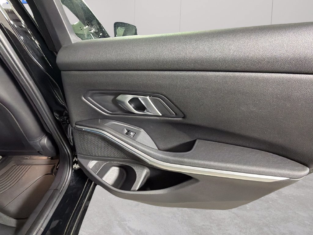 Used 2024 BMW 330e xDrive AWD/4WD image 32