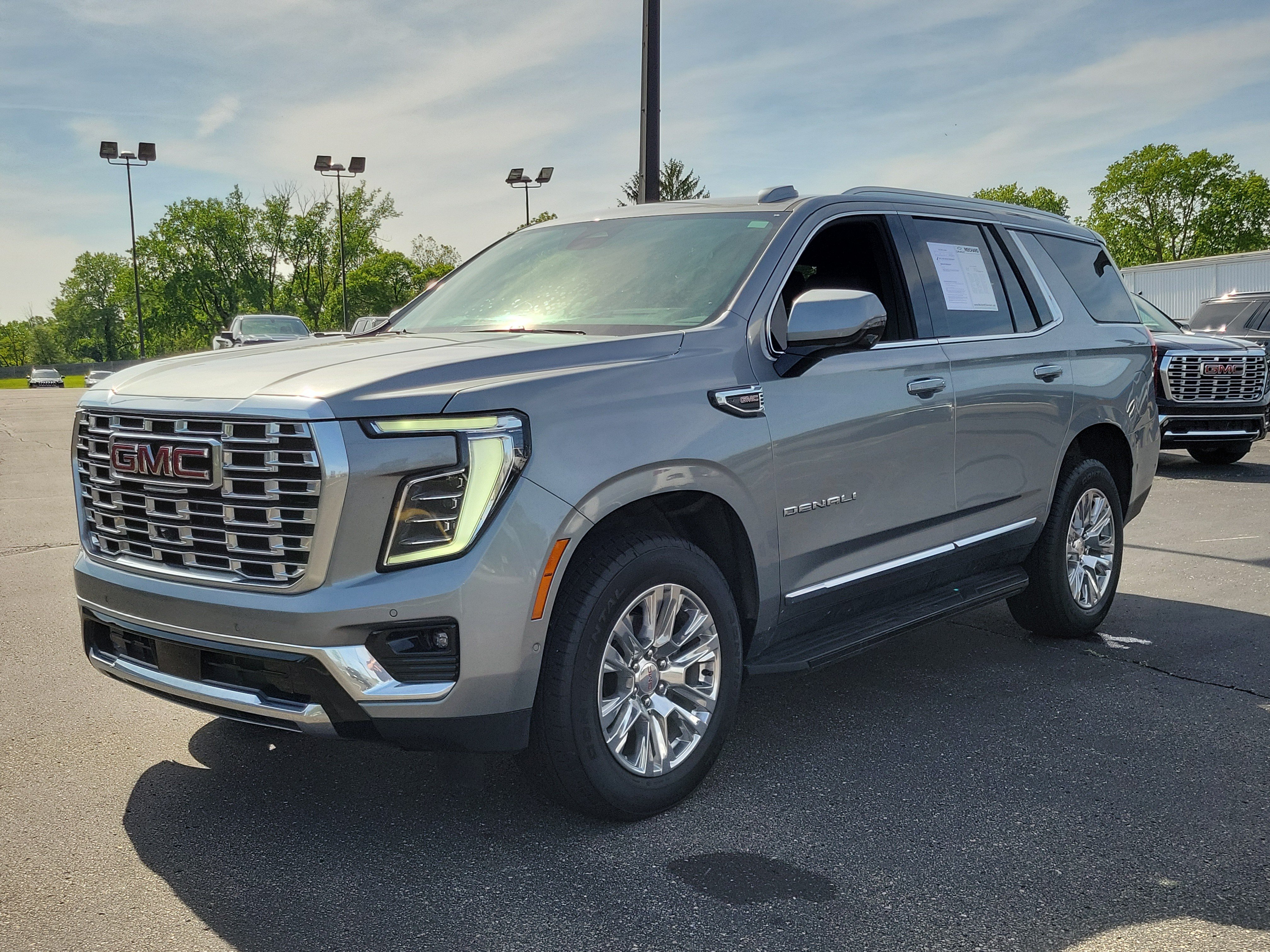 Used 2025 GMC Yukon Denali AWD/4WD image 2