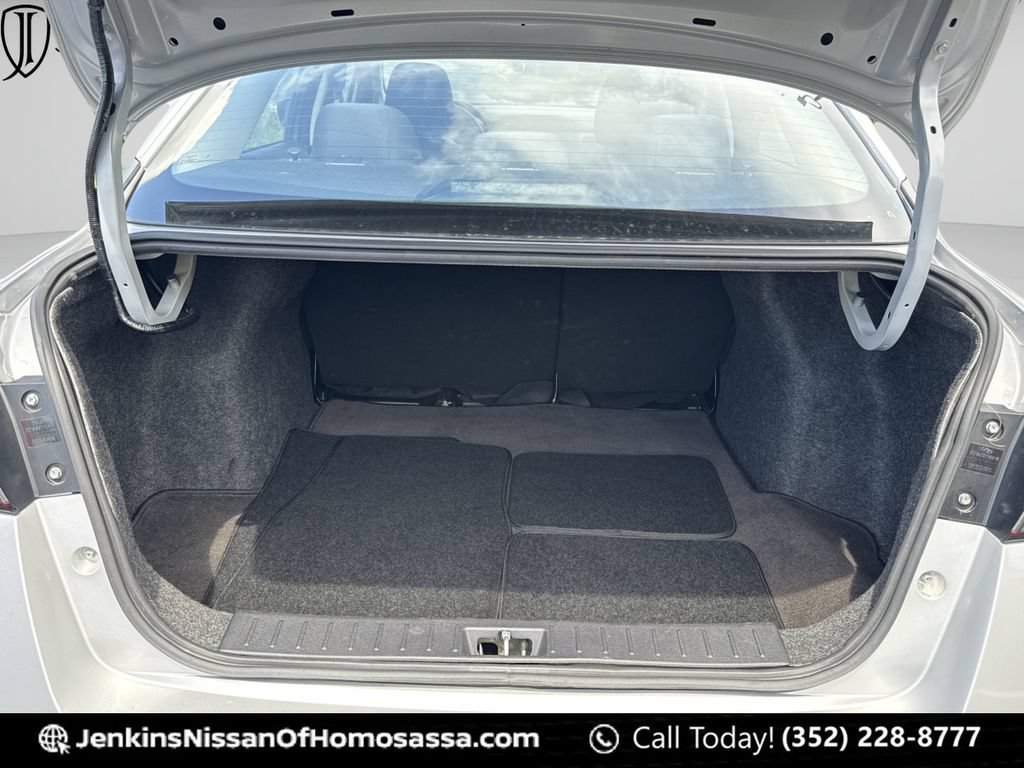 Certified 2023 Nissan Versa SV FWD image 21