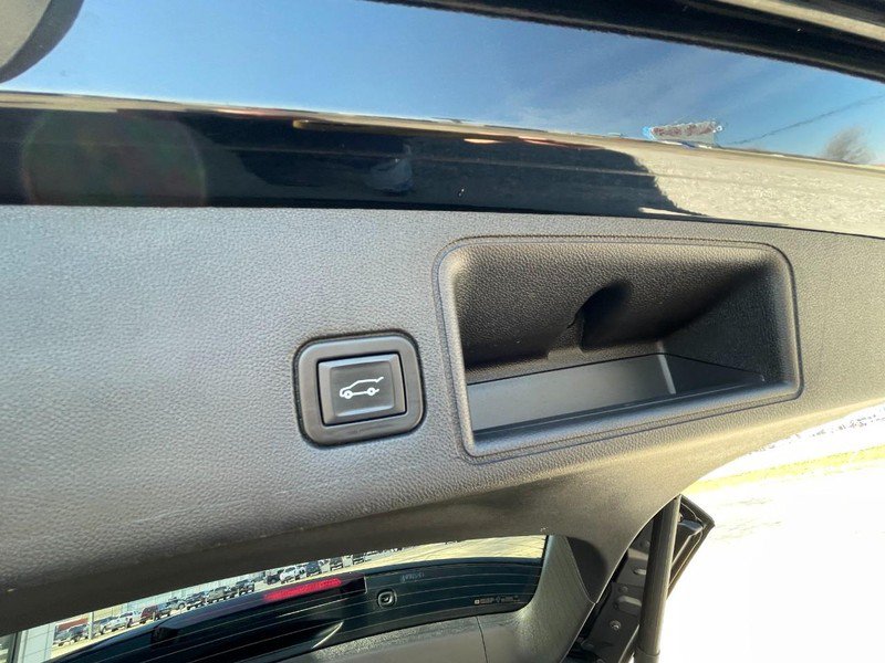 Used 2020 GMC Terrain Denali w/ Denali Premium Package FWD image 17